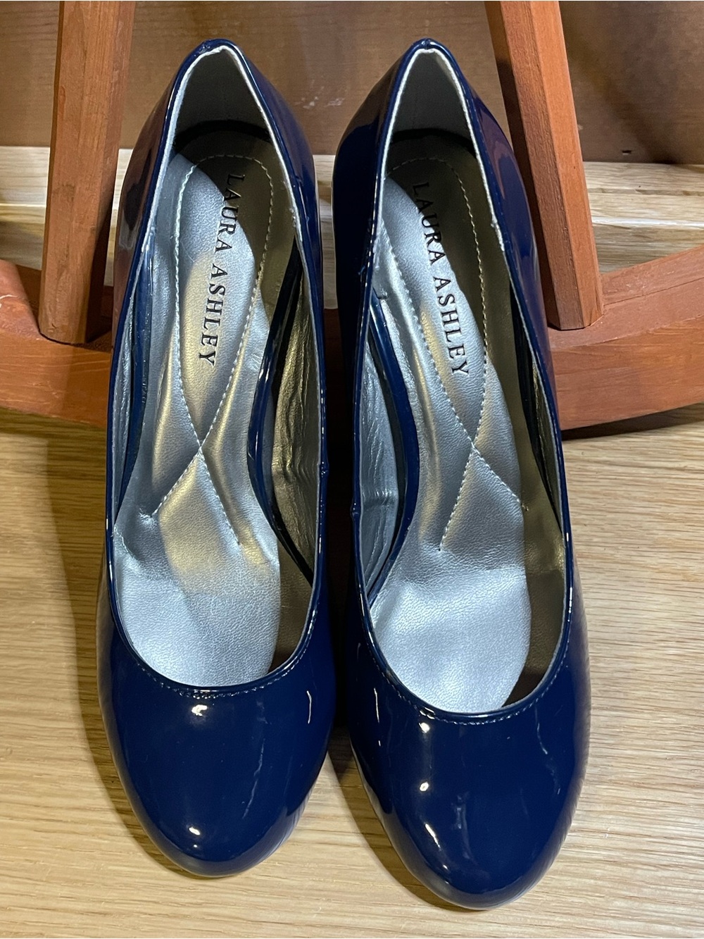 Laura Ashley Navy Patent Leather Pumps Sz 7 Dress-Shoes Chunky 3” Heels